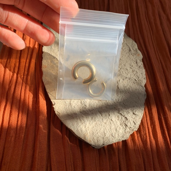 2 Gold Chunky Ear cuffs - Picture 13 of 15